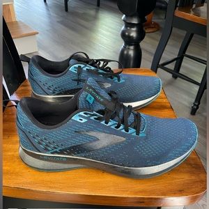Brookes Levitate Mens size 12 running shoes